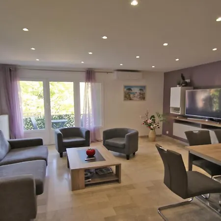 Les Saisons Apartment *