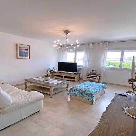 Les Saisons Apartment